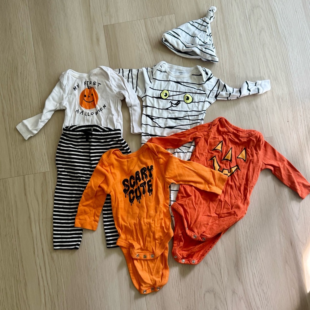 Lot of 6 mo 🎃 Halloween Baby Onesies & Outfit Sets 🎃
